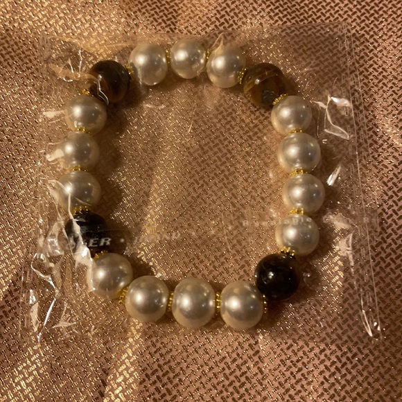 Bracelet pearl look with brown beads. New in package - Picture 2 of 2